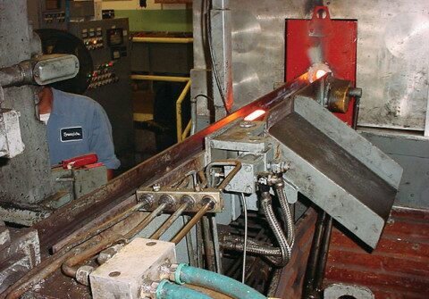 온도가 너무 낮거나 너무 높은 빌릿을 분류하기 위한 슬루이스입니다. 온도가 너무 낮거나 너무 높은 빌릿을 분류하는 슬루이스입니다.